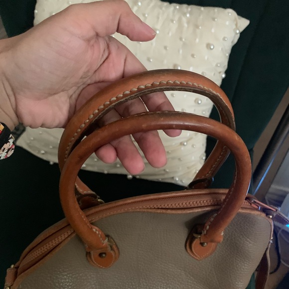 Dooney & Bourke tan handbag - Picture 4 of 4